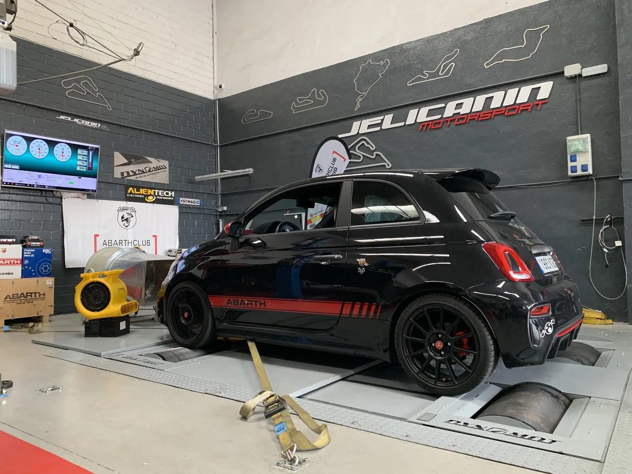 Abarth 595 1.4 T-Jet Competizione en el banco de potencia DynoMot 4x4 de Jelicanin Motorsport