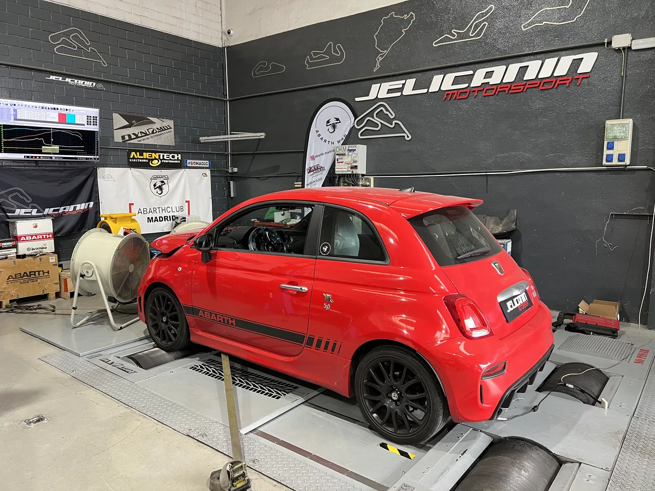 Abarth 595 1.4 T-Jet Turismo en el banco de potencia DynoMot 4x4 de Jelicanin Motorsport