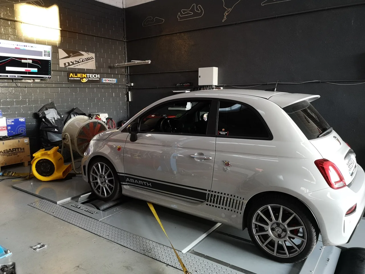 Abarth 595 1.4 T-Jet Turismo en el banco de potencia DynoMot 4x4 de Jelicanin Motorsport