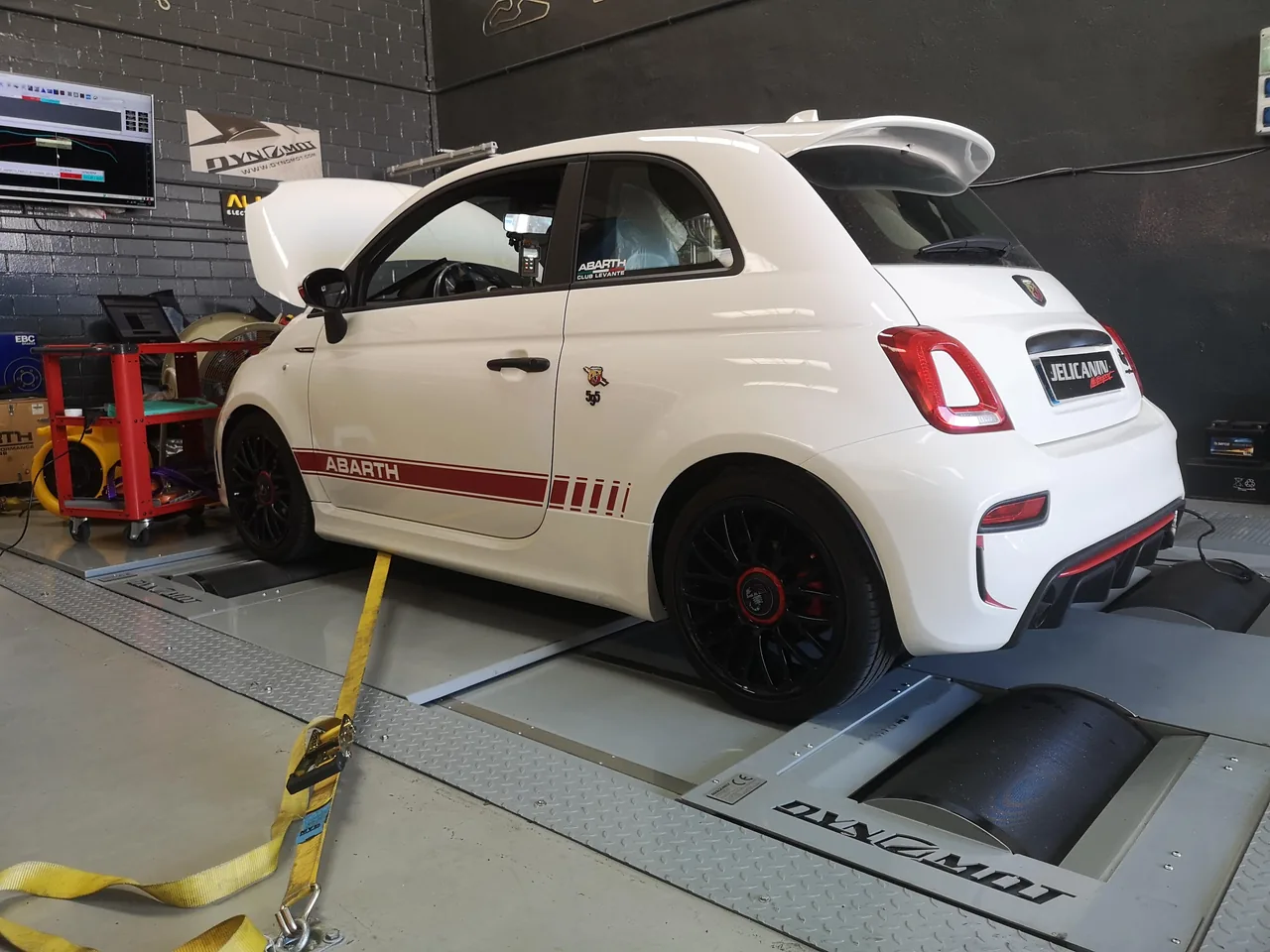 Abarth 595 1.4 T-Jet Turismo en el banco de potencia DynoMot 4x4 de Jelicanin Motorsport