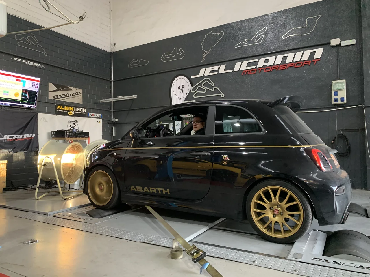 Abarth 595 1.4 T-Jet Scorpioneoro en el banco de potencia DynoMot 4x4 de Jelicanin Motorsport