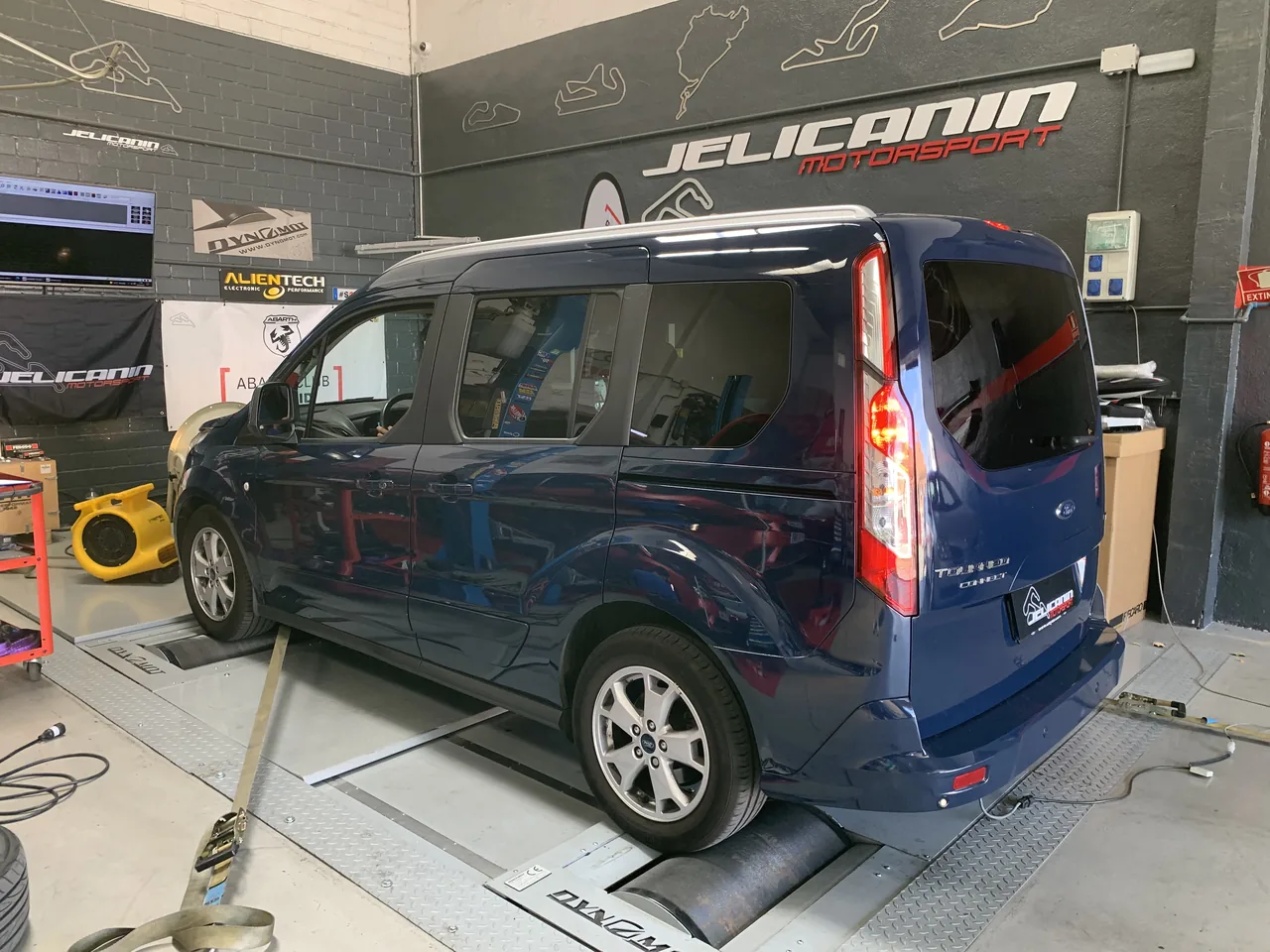 Ford Tourneo Connect 1.0t EcoBoost 100 en el banco de potencia DynoMot 4x4 de Jelicanin Motorsport