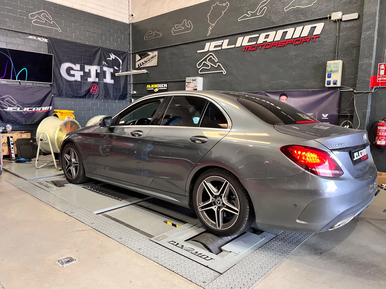 Mercedes Clase C C 200 d en el banco de potencia DynoMot 4x4 de Jelicanin Motorsport