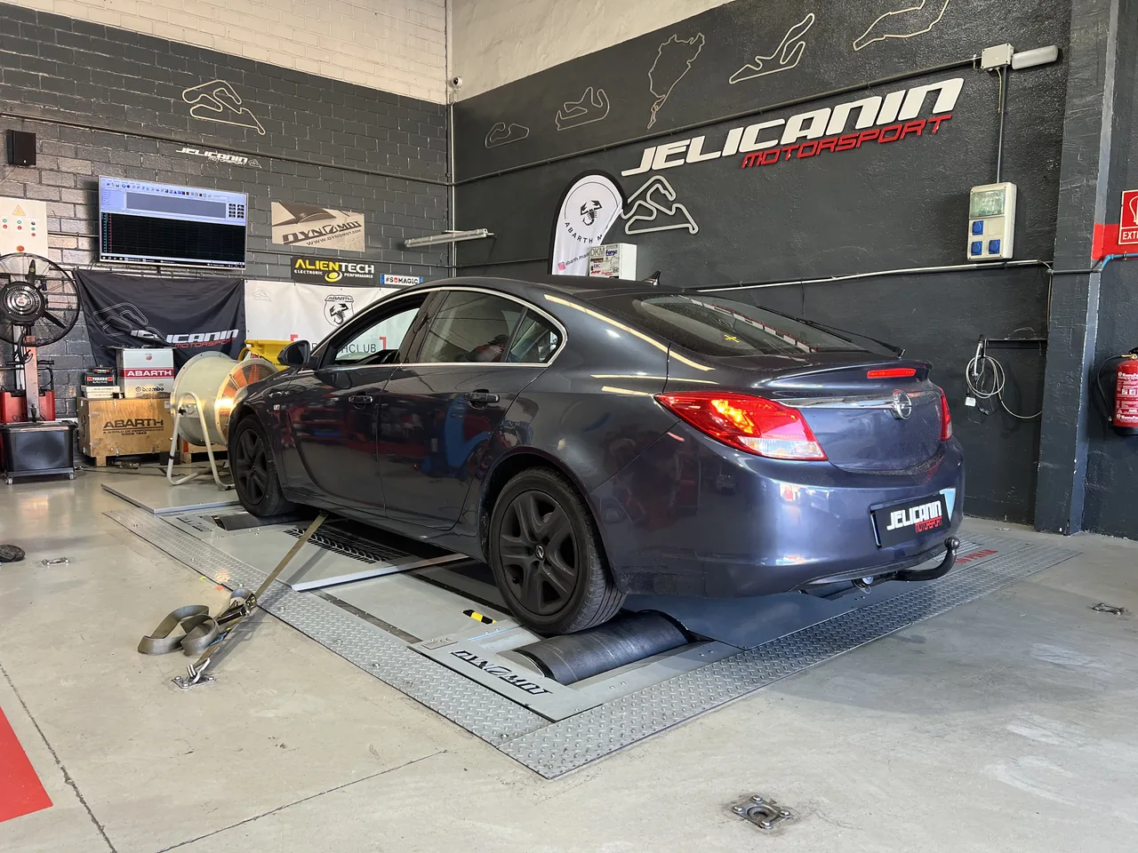 Opel Insignia 2.0 CDTI 110 en el banco de potencia DynoMot 4x4 de Jelicanin Motorsport