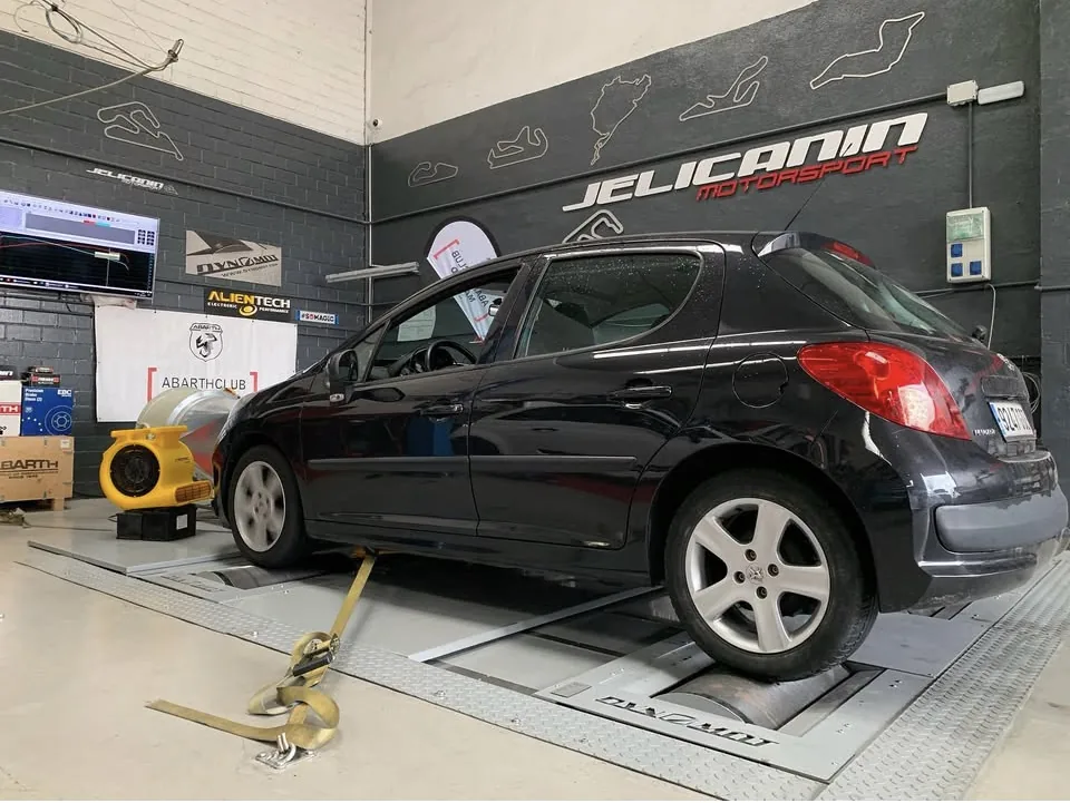 Peugeot 207 1.4 HDi 70 en el banco de potencia DynoMot 4x4 de Jelicanin Motorsport