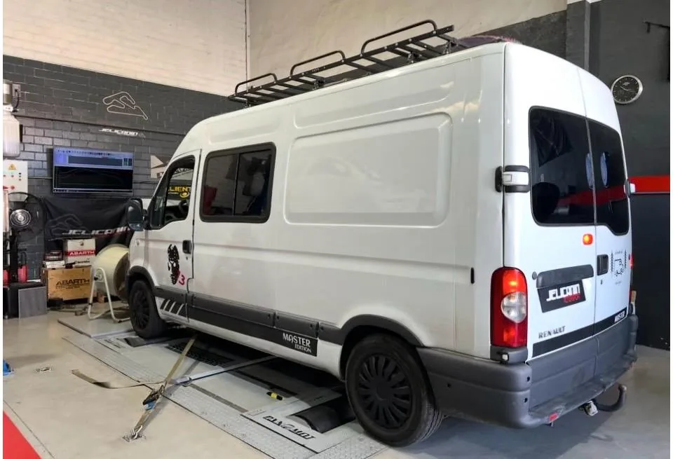 Renault Master 2.5 dCi 100 en el banco de potencia DynoMot 4x4 de Jelicanin Motorsport