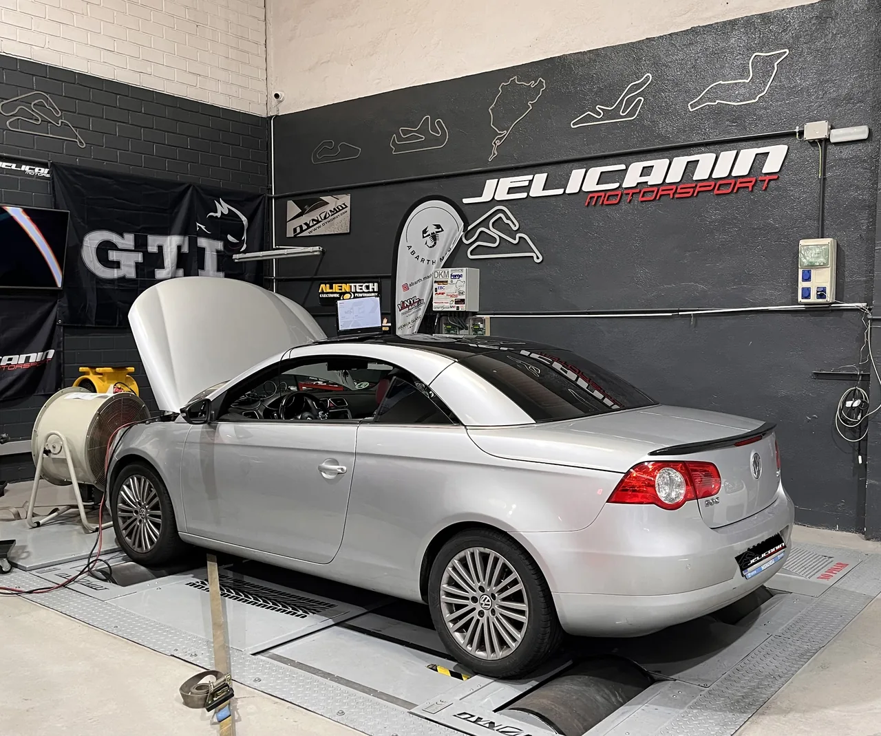 Volkswagen Eos 1.4 TSI 122 en el banco de potencia DynoMot 4x4 de Jelicanin Motorsport