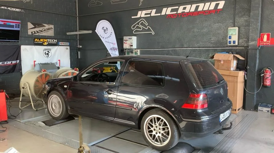 Volkswagen Golf 1.9 TDI 130 en el banco de potencia DynoMot 4x4 de Jelicanin Motorsport