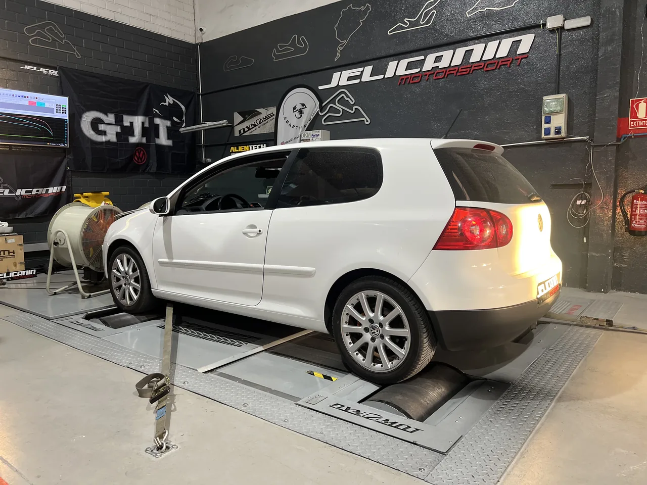 Volkswagen Golf 1.9 TDI 105 en el banco de potencia DynoMot 4x4 de Jelicanin Motorsport