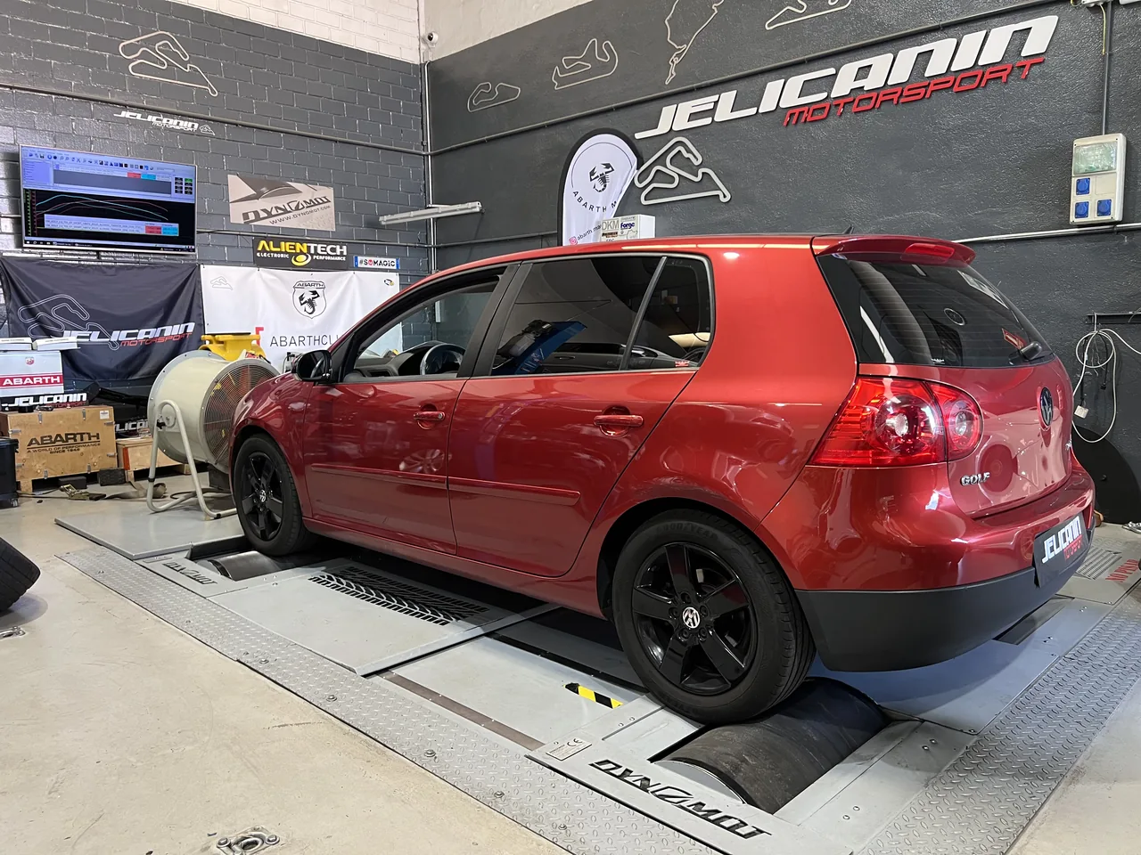 Volkswagen Golf 2.0 TDI 140 en el banco de potencia DynoMot 4x4 de Jelicanin Motorsport