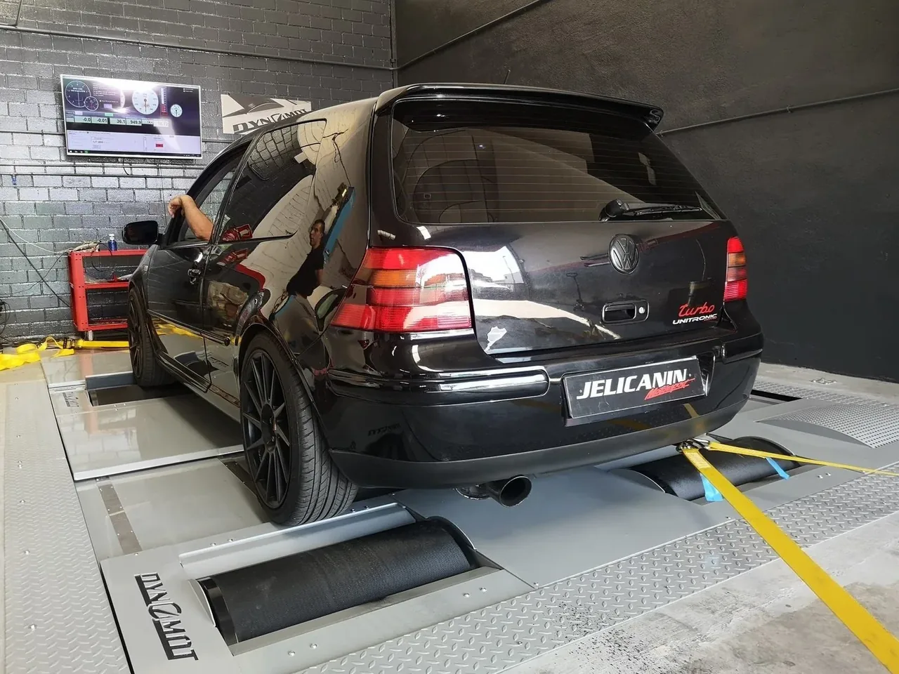 VW Golf IV en banco