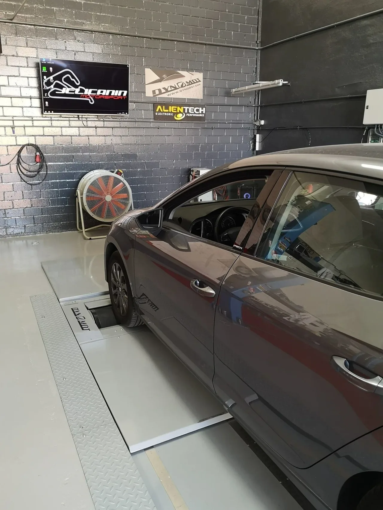 Seat León FR en banco