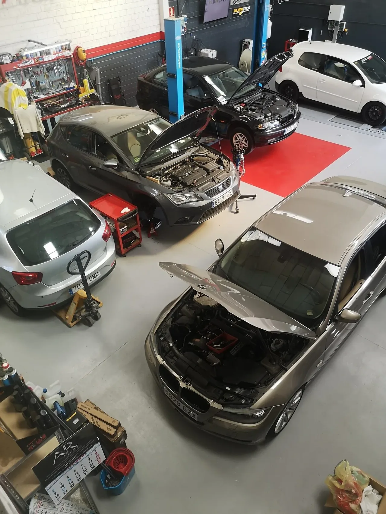 Taller con 4 coches a la vez