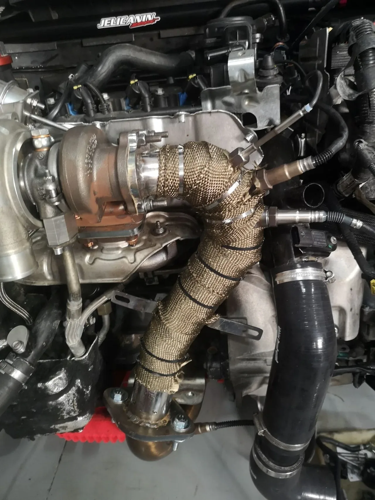 Turbo + downpipe con funda térmica