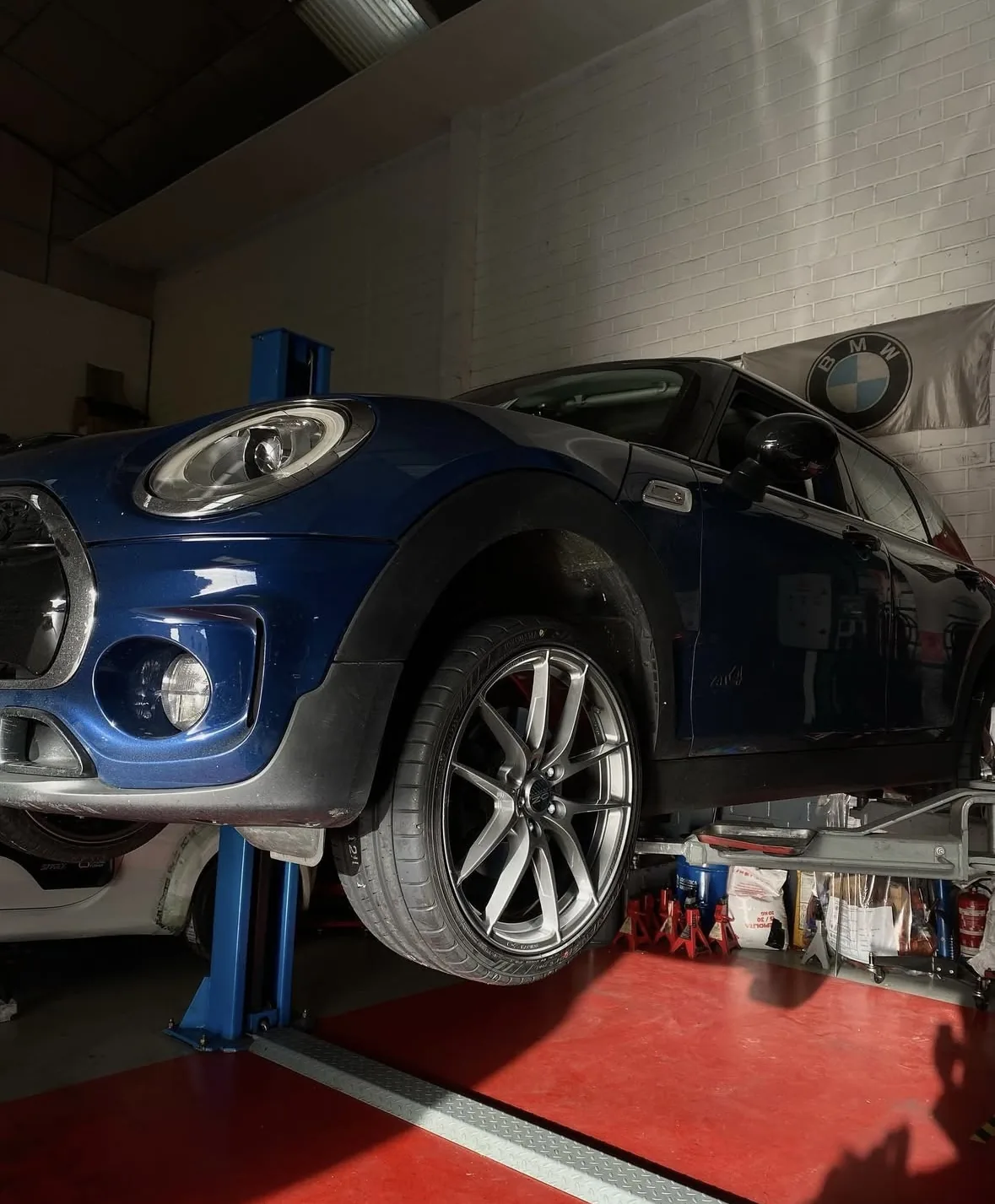 Montaje ruedas YOKOHAMA y llantas OZ RACING 19” Mini Cooper SD