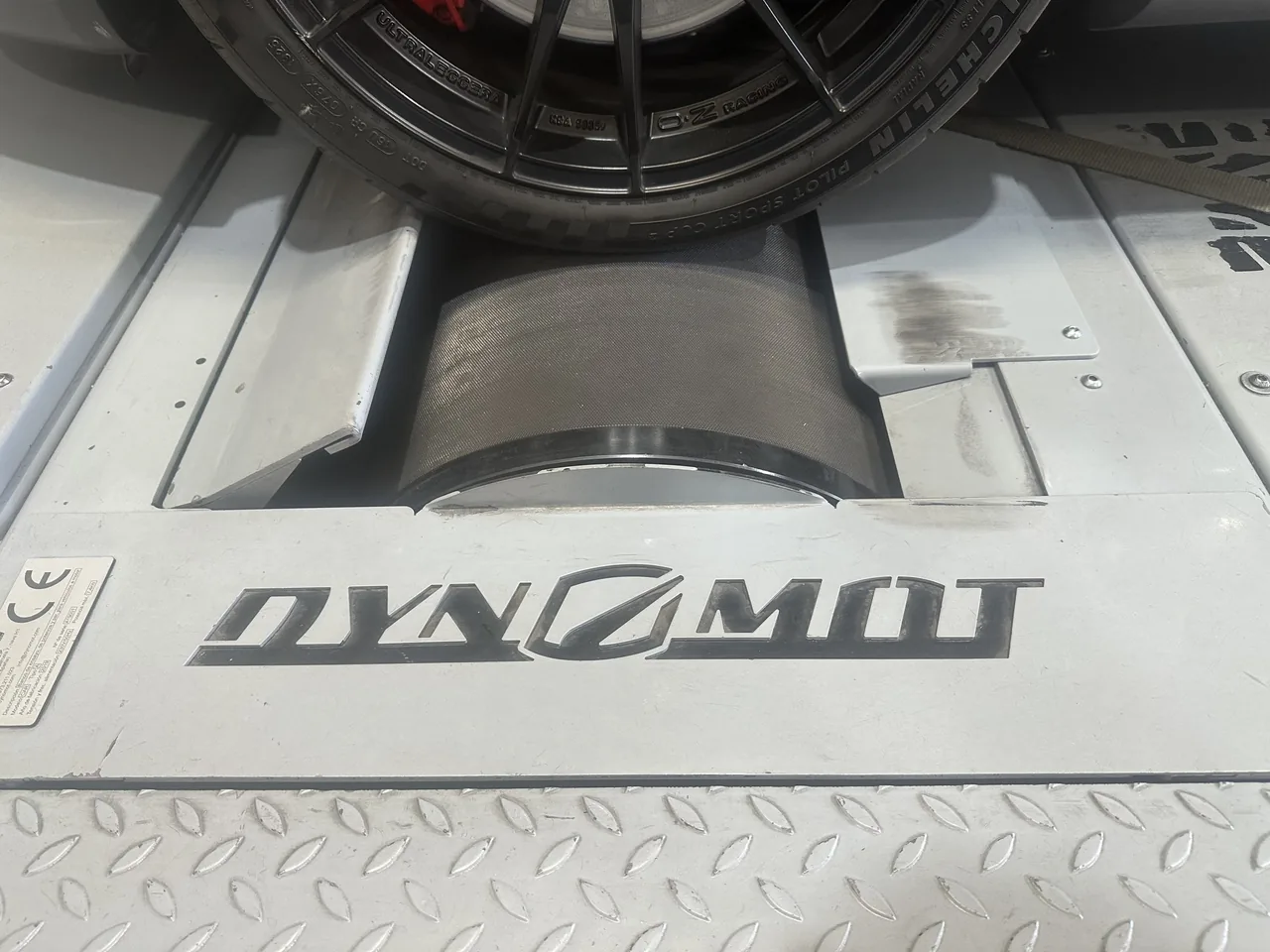 Rodillo del DynoMot 4x4: OZ Racing y Michelin Pilot Sport Cup 2
